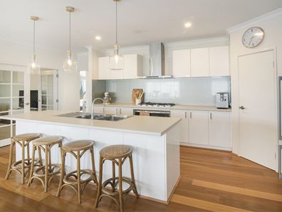 4 St Michaels Parkway, Dunsborough WA 6281