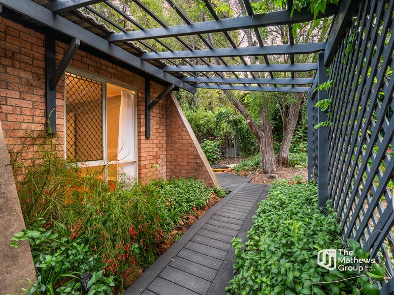 8 Blackwood Drive, Mount Nasura WA 6112