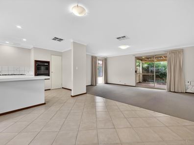 3/5 Crawshaw Crescent, Manning WA 6152