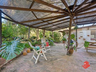 8 Westborne  Road, Roleystone WA 6111