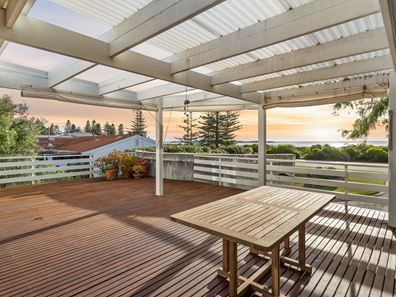 90 Arcadia Drive, Shoalwater WA 6169