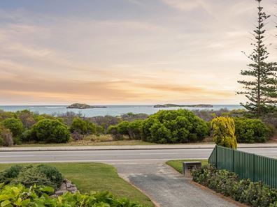 90 Arcadia Drive, Shoalwater WA 6169