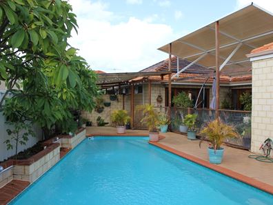 24 Sainte Maxime Avenue, Port Kennedy WA 6172