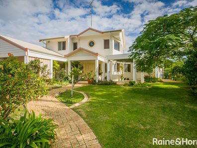 3 Sovereign Gardens, Halls Head WA 6210