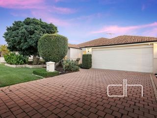 10 Lucca Entrance, Pearsall