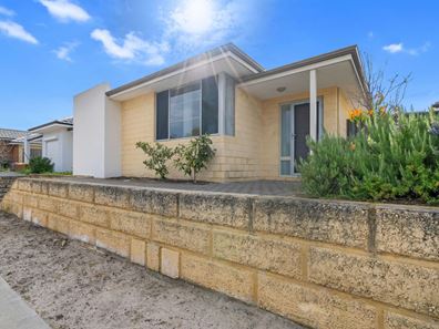 16 Barbarigo Bend, Aveley WA 6069