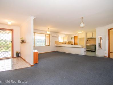 16 Barnesby Drive, Yakamia WA 6330