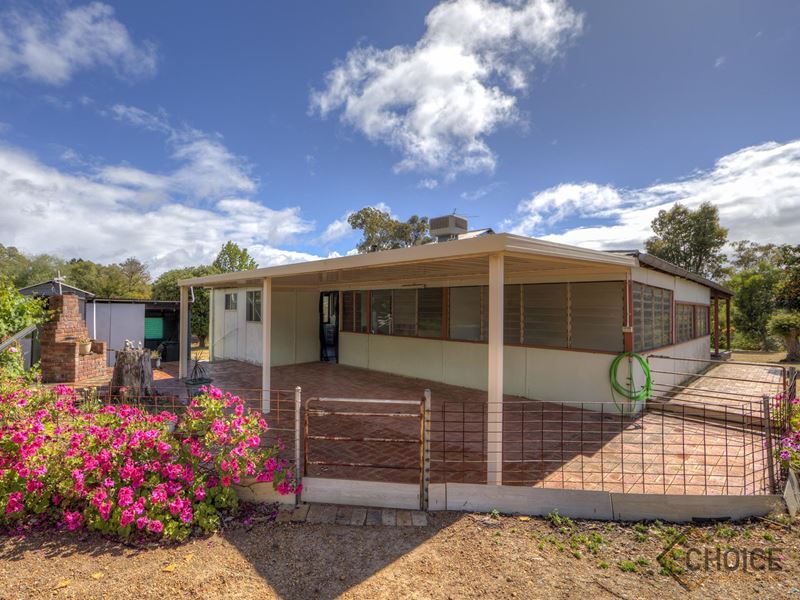 220 Stephenson Street, Sawyers Valley