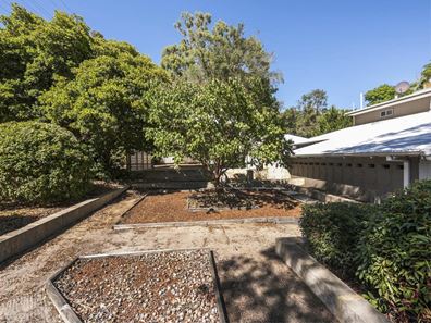 42 Sampson Road, Kalamunda WA 6076