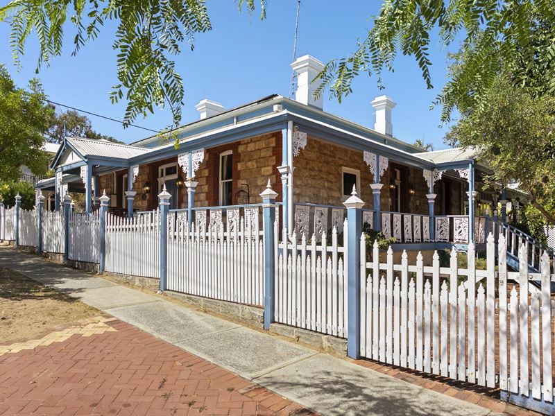 79 South Street, Beaconsfield WA 6162