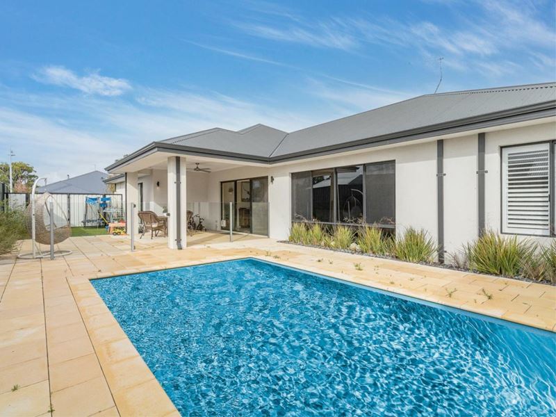 46 Redheart Road, Carramar