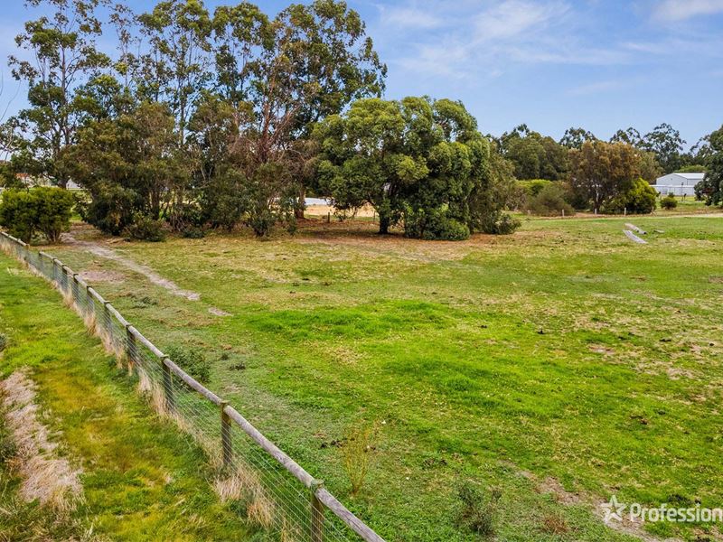 132 Bolliong Grove, North Dandalup