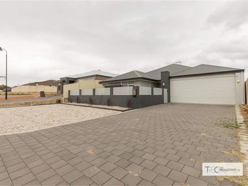 15 Rayner Promenade, Lakelands