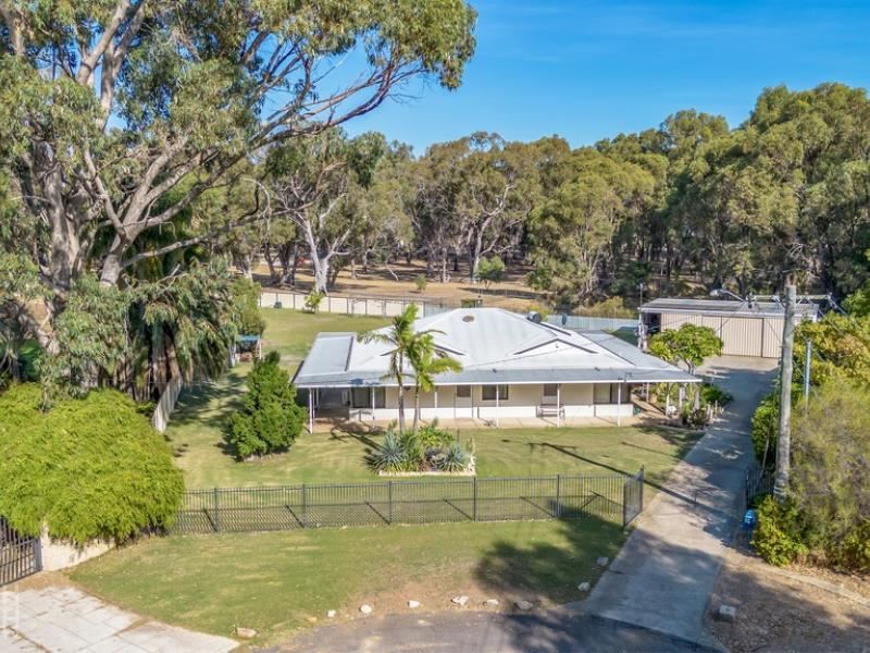 6 Maclean Way, Greenfields