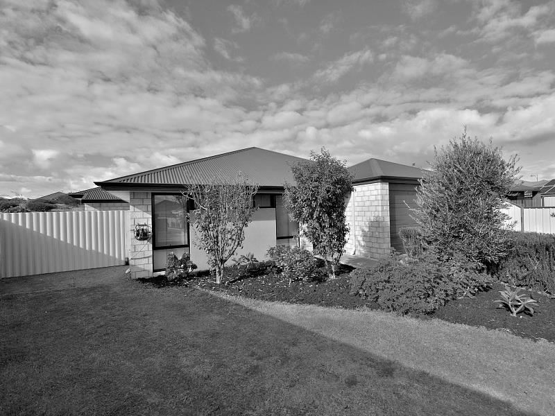 6 Sequin Close, Meadow Springs
