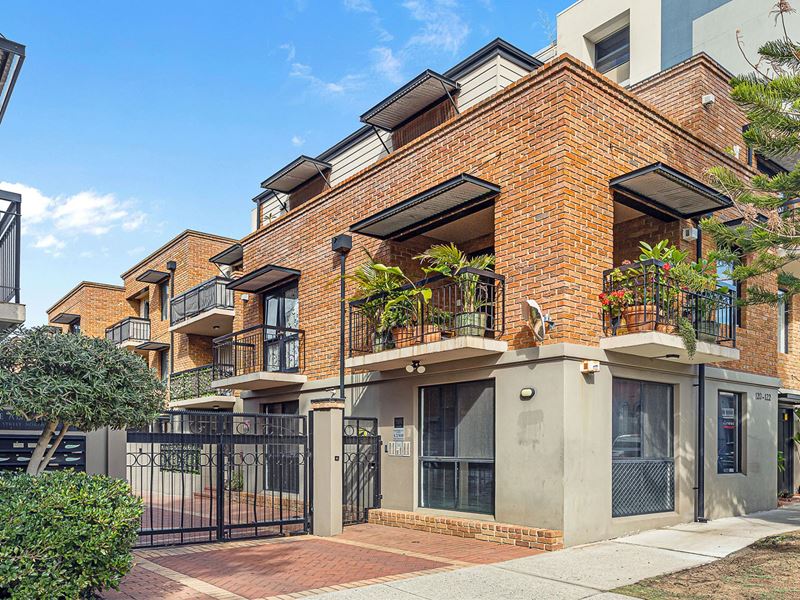 16/120 Lake Street, Perth