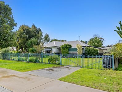 2 Congdon Avenue, Pinjarra WA 6208