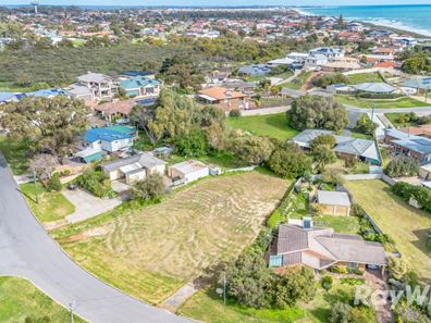 12 Murray Crescent, Halls Head WA 6210