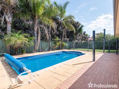 25 Excalibur Chase, Wattle Grove WA 6107