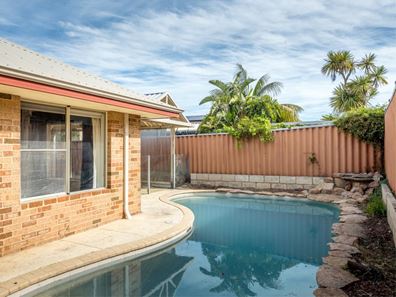 16 Camargue Green, Secret Harbour WA 6173