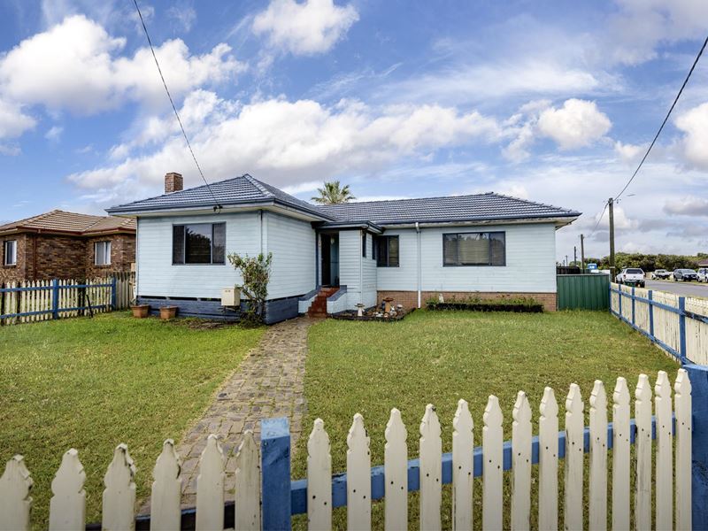 1 Whitfield Street, Beachlands WA 6530