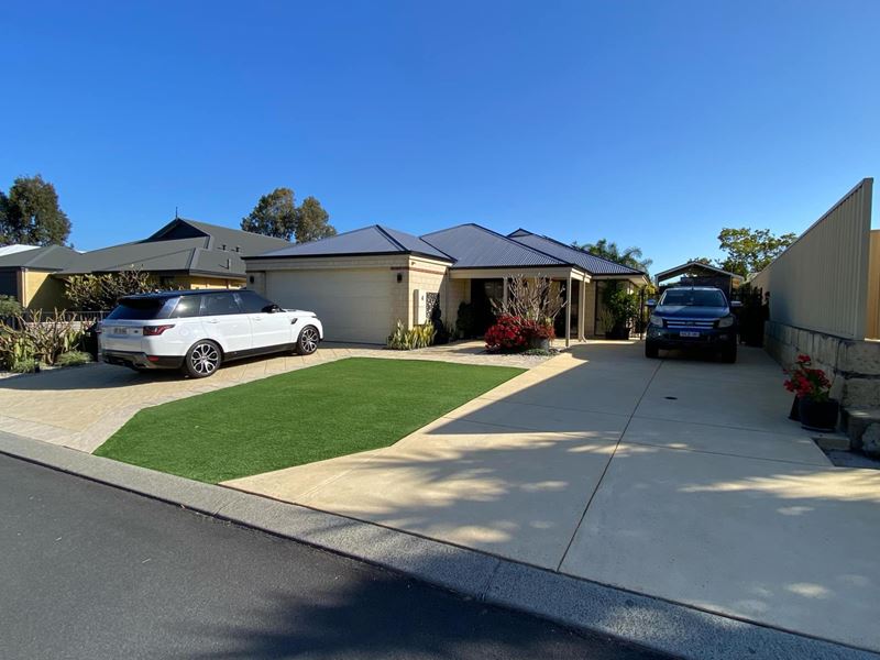 4 Holroyd Garden, Millbridge WA 6232