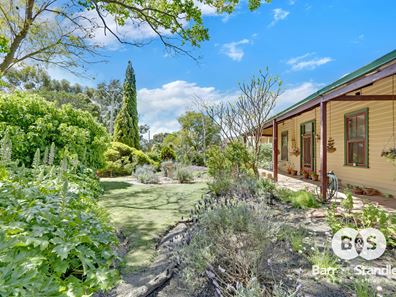 3 Russell Road, Burekup WA 6227