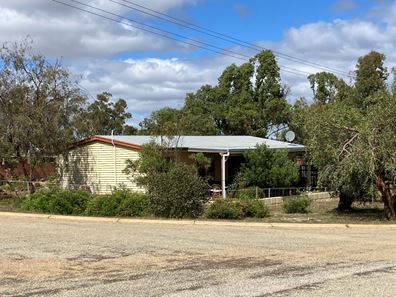 10 White Dr, Badgingarra WA 6521