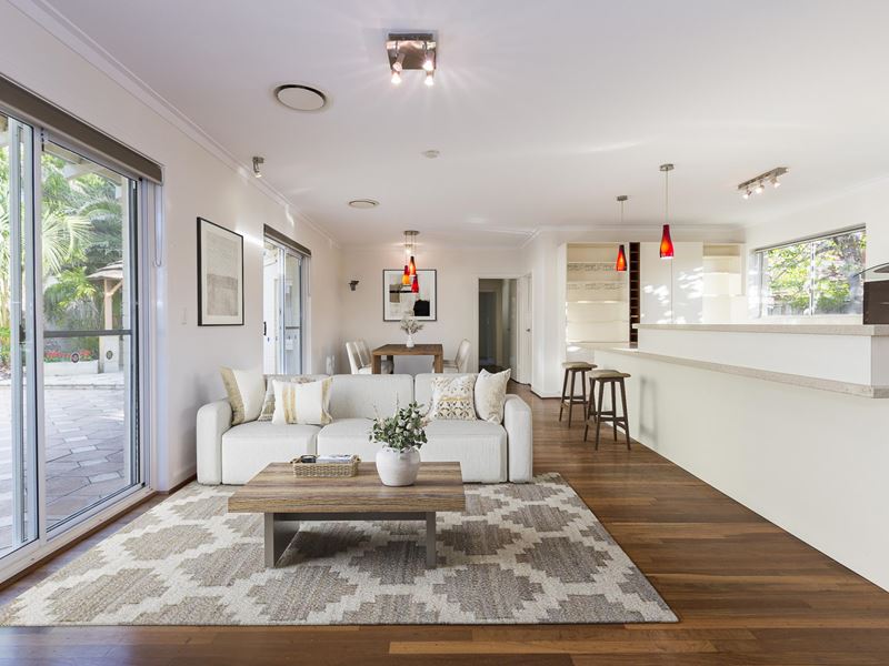 17 Arundale Crescent, Wembley Downs