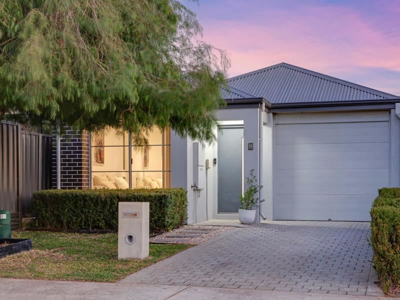 8 Barossa Street, Wellard WA 6170