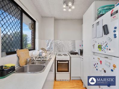 Unit 73/309 Harborne St, Glendalough WA 6016