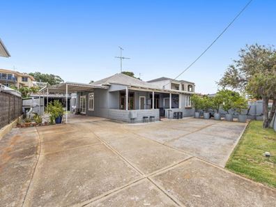 28 Mary Street, Halls Head WA 6210