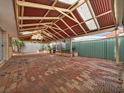 18 River Bank  Drive, Gosnells WA 6110