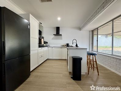 12 Harrier Way, Beldon WA 6027