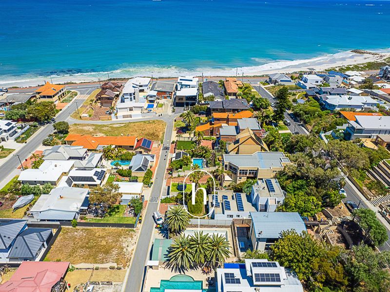 2/14 Clontarf Street, Sorrento WA 6020