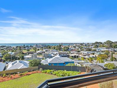 14/6A Valley Road, Halls Head WA 6210