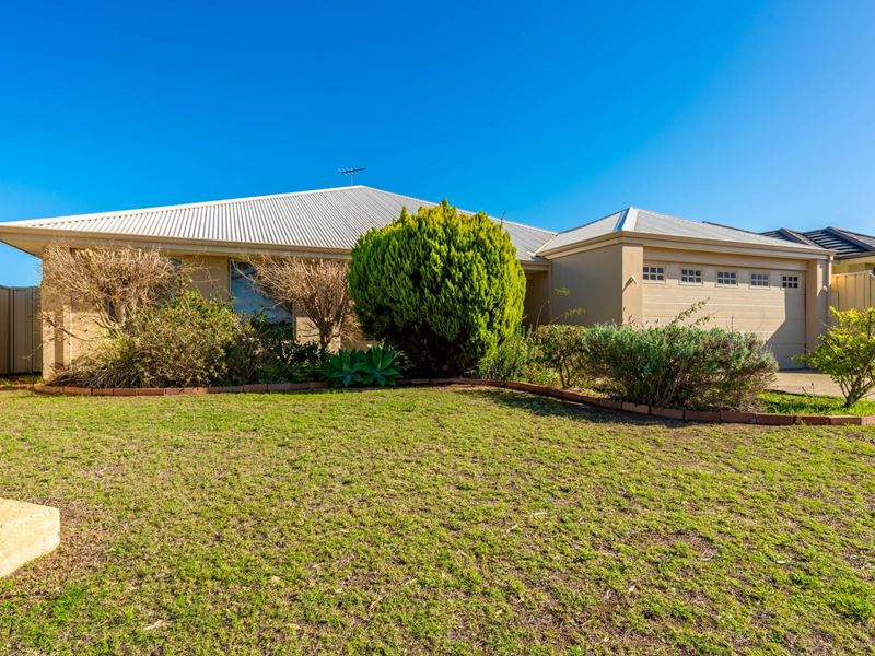 55 Highcliffe Circle, Lakelands