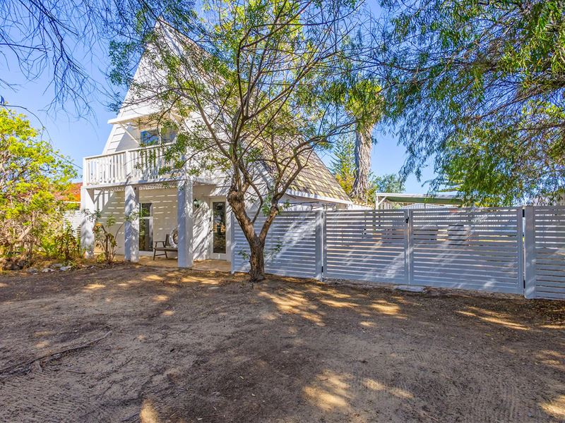 32 Walker Avenue, Lancelin WA 6044