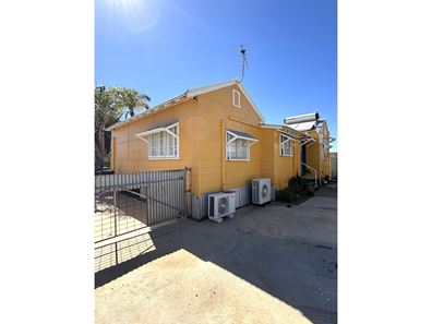 8 Crossland  Street, South Carnarvon WA 6701