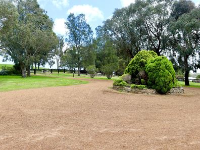 39 Logue Road, Harvey WA 6220