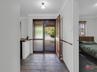 33 Redheart Drive, Thornlie WA 6108