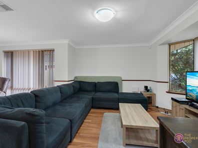 33 Redheart Drive, Thornlie WA 6108