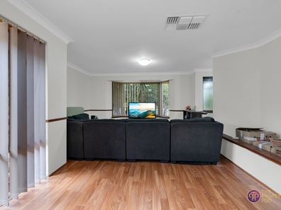 33 Redheart Drive, Thornlie WA 6108