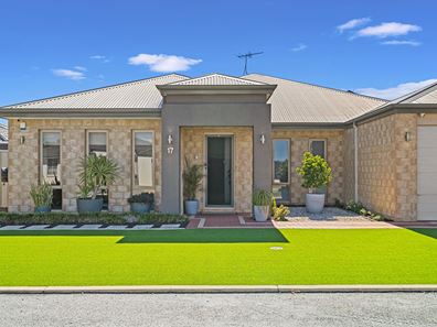17 Arpenteur Turn, Madora Bay WA 6210