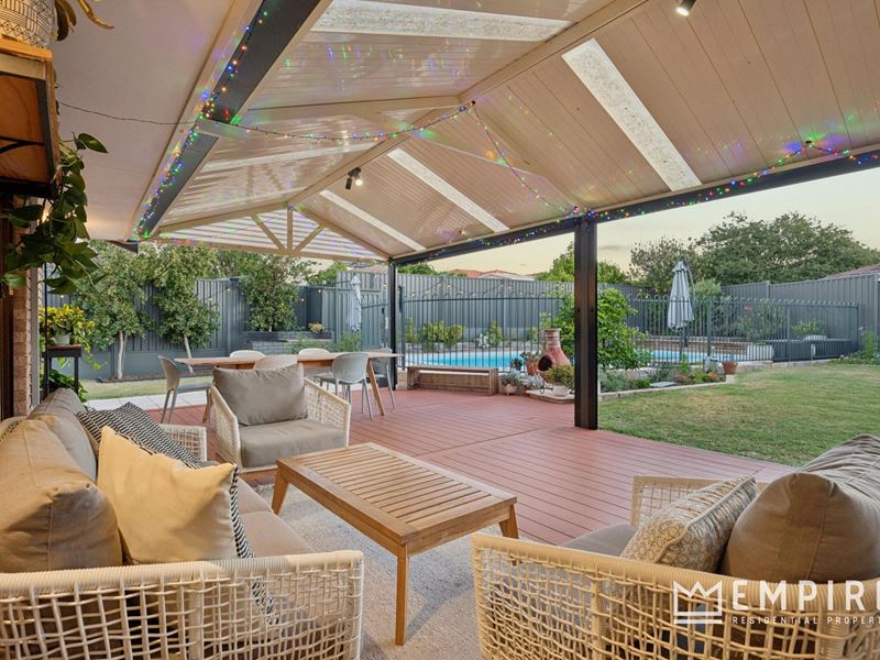 10 Berson Court, Lake Coogee WA 6166