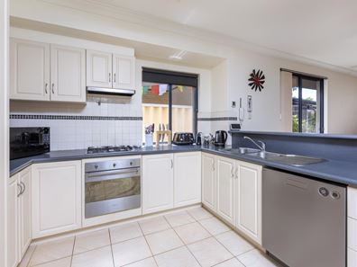 2 Gibbs Street, Rivervale WA 6103