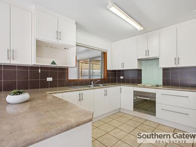30 Parsons Avenue, Parmelia WA 6167