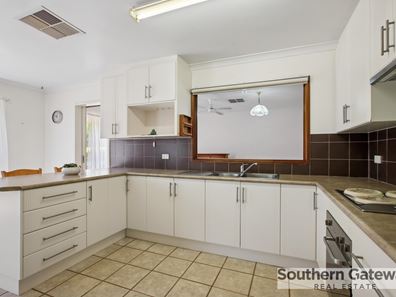 30 Parsons Avenue, Parmelia WA 6167