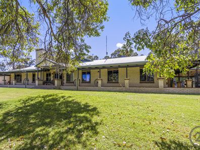 13 Raywood Road, Bouvard WA 6211