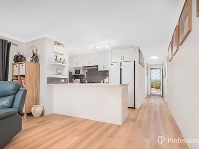 8 Schooner Pass, Glenfield WA 6532